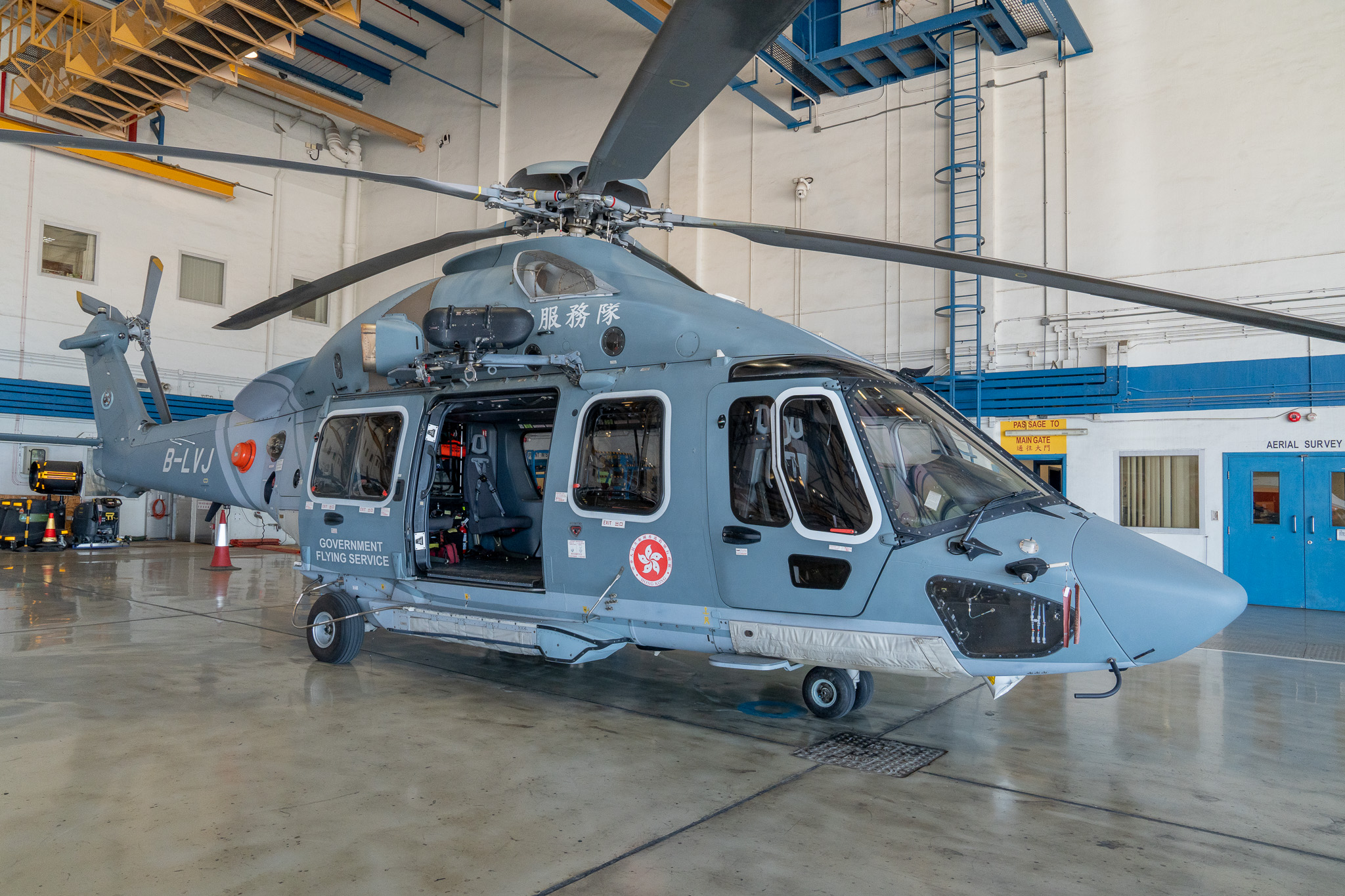 高級訓練機長（直升機）陳家陶形容EC175獵豹式直升機是「最萬用的機」。