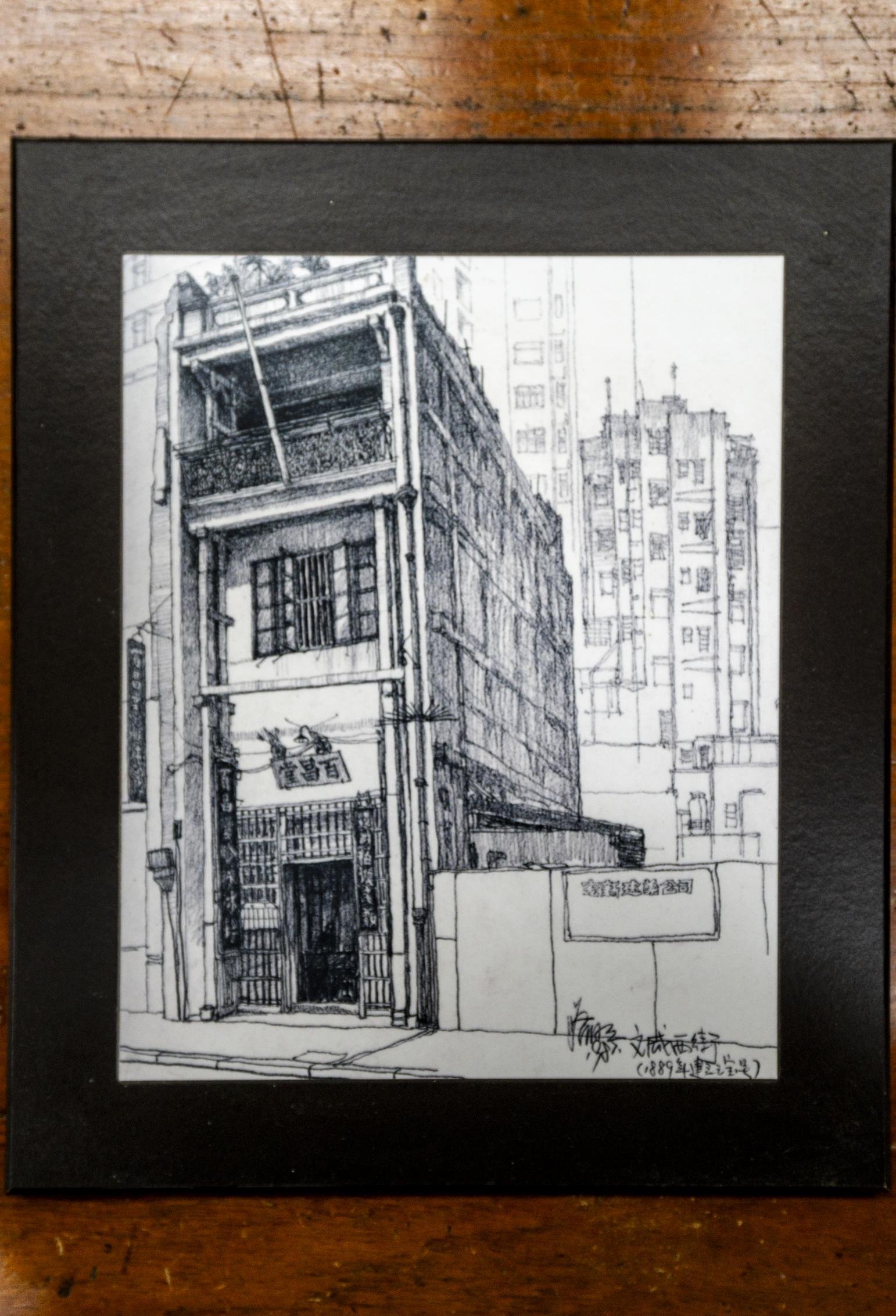 百昌堂內放有由著名畫家江啟明於1987年畫下百昌堂外貌的畫作。 