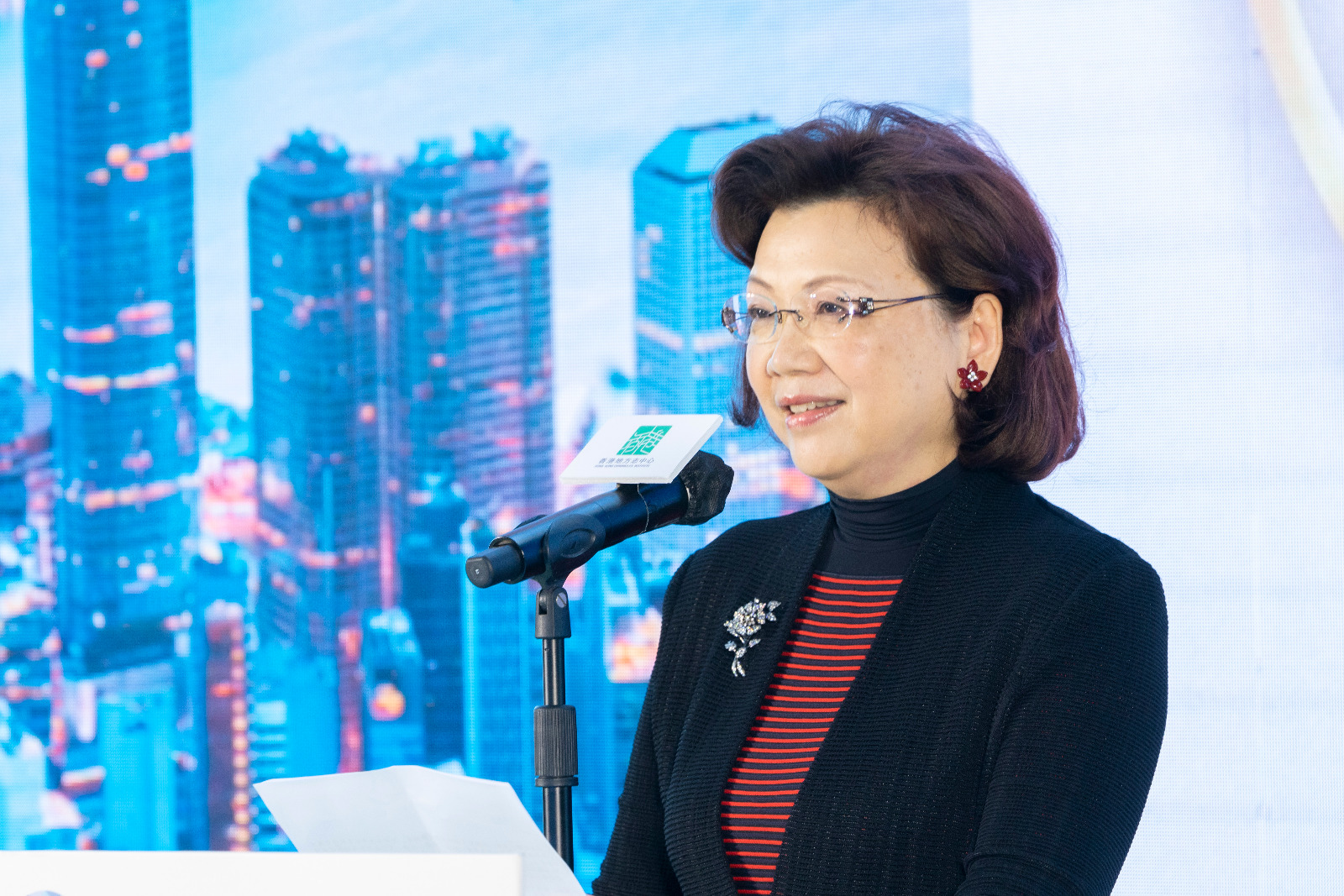 團結香港基金總裁鄭李錦芬女士表示，在大灣區發展規劃之下，兩地深化融合，既是回歸本源，也是大勢所趨。今次展覽的意義，既是對歷史的回顧，也是對未來的期許。