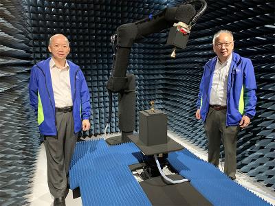 10月與專家學者交流5次